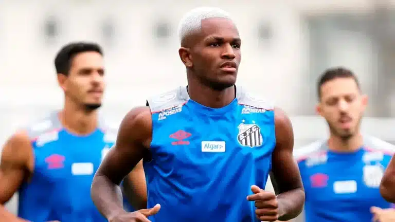 Multa de R$450 milh&otilde;es: Ex-Santos fecha com o Guarani para a S&eacute;rie B de 2024