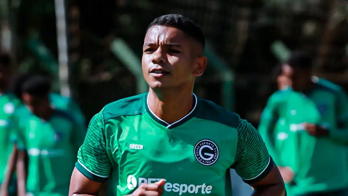 David Braz, novo capit&atilde;o do Goi&aacute;s, projeta temporada vitoriosa