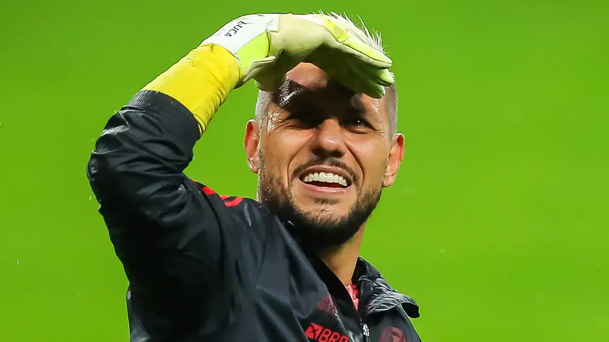 Sem clube, Diego Alves vira alvo de gigante da S&eacute;rie B