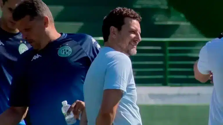Surpresa no Bugre! Elano aparece no treinamento do Guarani e motivo &eacute; revelado