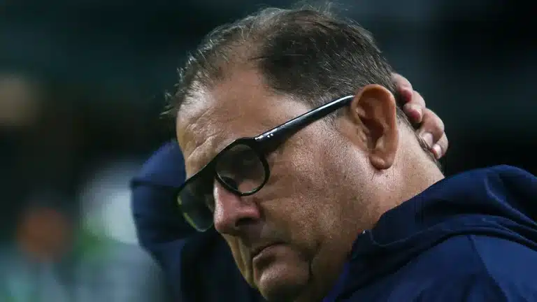 Guto Ferreira aponta falhas do Coritiba na estreia pela S&eacute;rie B