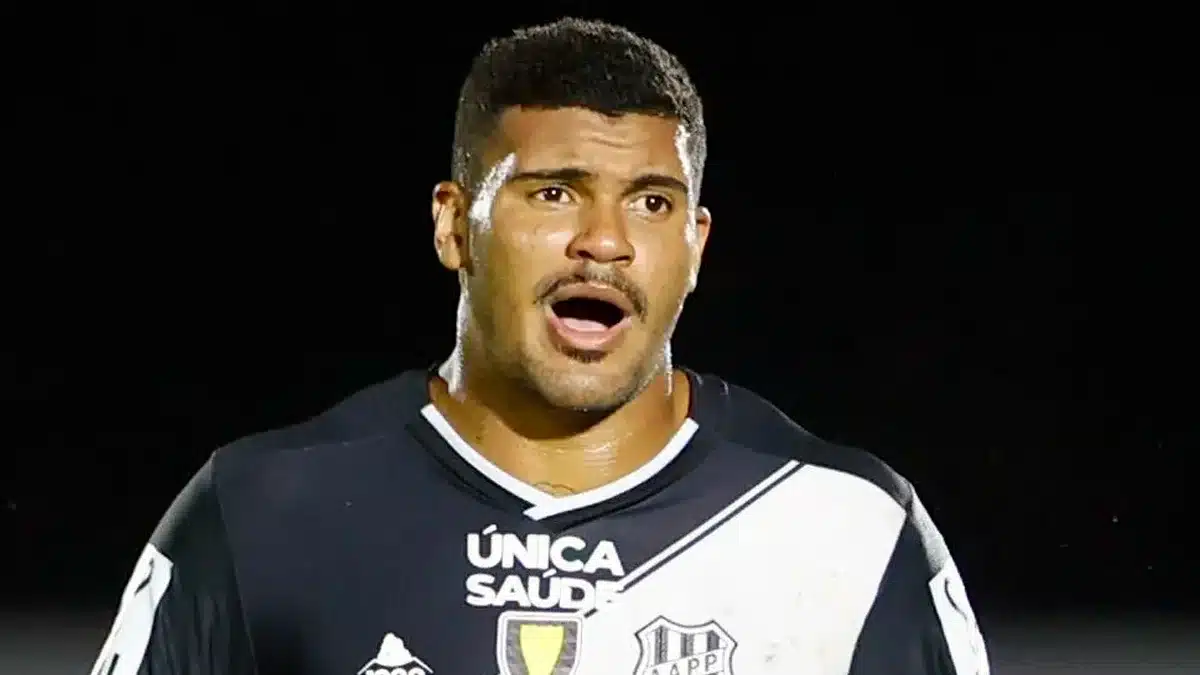 Como fica a situa&ccedil;&atilde;o de Jeh? Atacante da Ponte Preta volta aos treinos