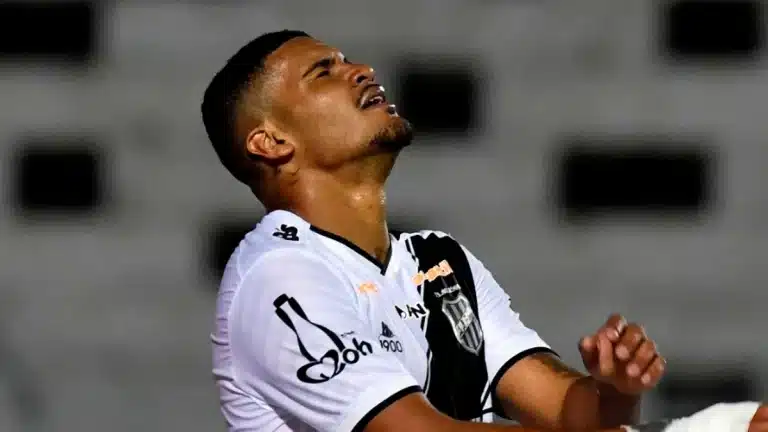 Ap&oacute;s especula&ccedil;&otilde;es, Jeh volta &agrave; Ponte e tem atua&ccedil;&atilde;o ruim em derrota