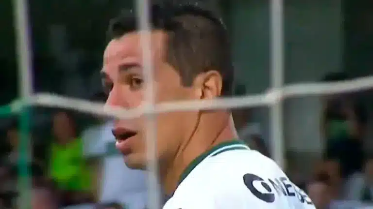 Inacredit&aacute;vel! Leandro Dami&atilde;o perde gol incr&iacute;vel e torcedores do Coritiba comentam