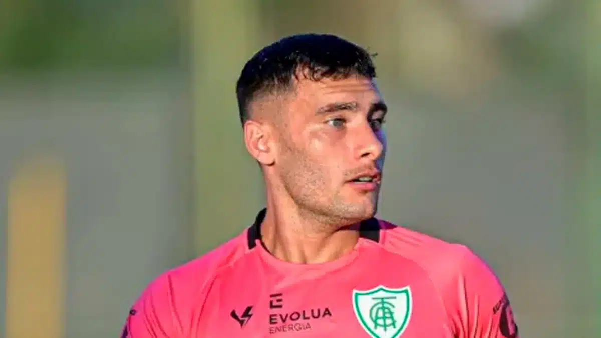 Quem pagar, leva? Ap&oacute;s boatos, Am&eacute;rica-MG se pronuncia sobre Mart&iacute;nez