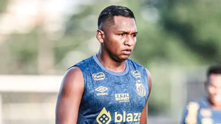 Vai jogar onde? Santos tenta resolver situa&ccedil;&atilde;o de Morelos nesta semana