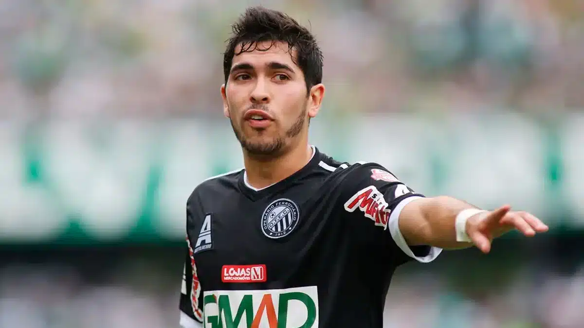 Lista de dispensa! Oper&aacute;rio-PR desliga Pedrinho e prepara novas sa&iacute;das