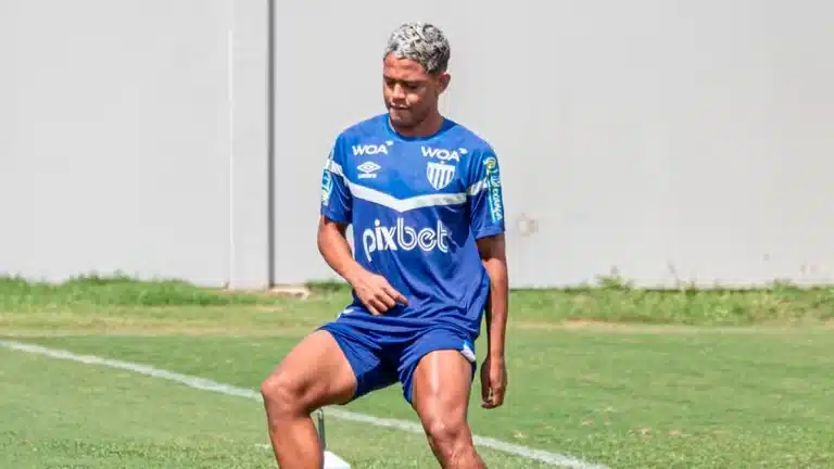 Na mira de outros clubes, Pedrinho tem futuro definido no Ava&iacute;