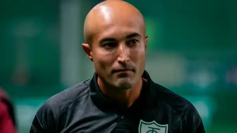 Dois jogadores do Am&eacute;rica-MG s&atilde;o suspensos ap&oacute;s confus&atilde;o no Independ&ecirc;ncia