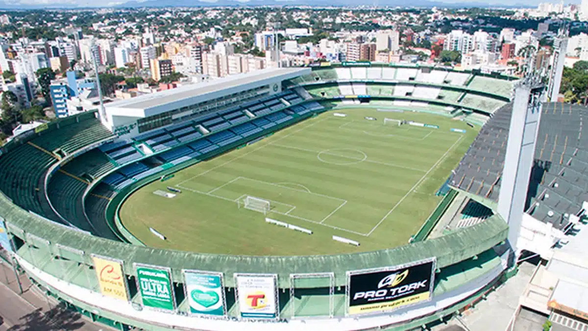 Dono de uma hist&oacute;ria quase centen&aacute;ria, o Couto Pereira tem uma atmosfera &uacute;nica. Foto: Reprodu&ccedil;&atilde;o Web