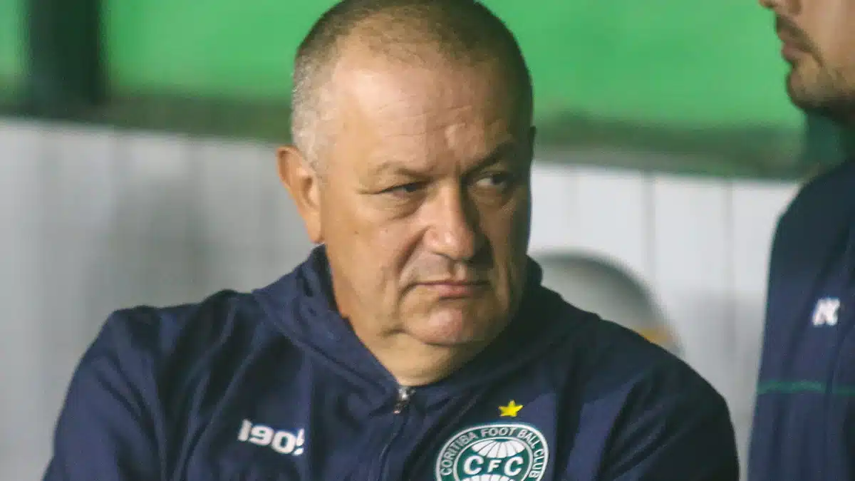 Com James Freitas no comando, Coritiba vence e retoma confian&ccedil;a na S&eacute;rie B