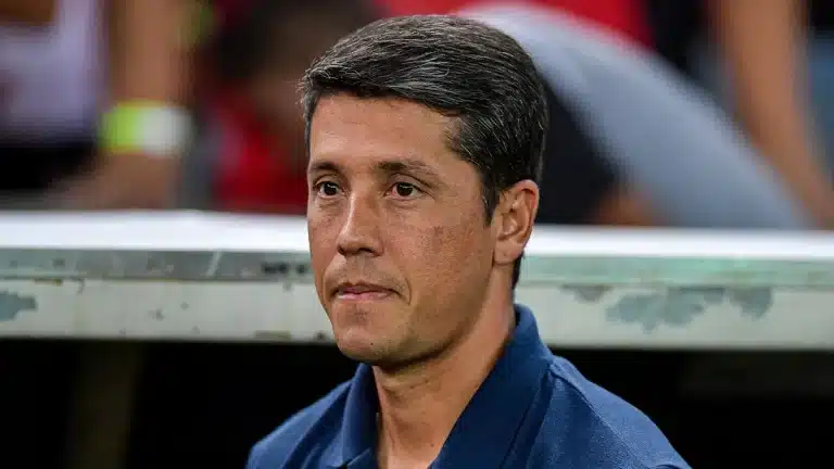 Quem vai ser o novo t&eacute;cnico do Coritiba para a S&eacute;rie B de 2024?